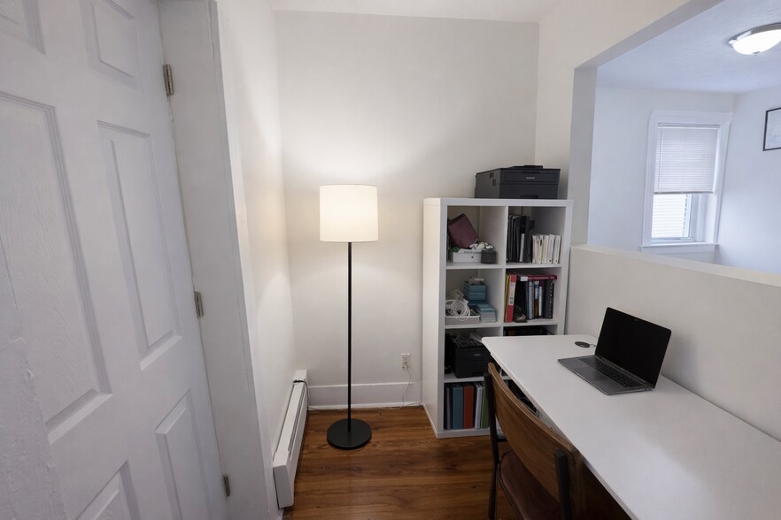 Building Photo - 1056 Cambridge St