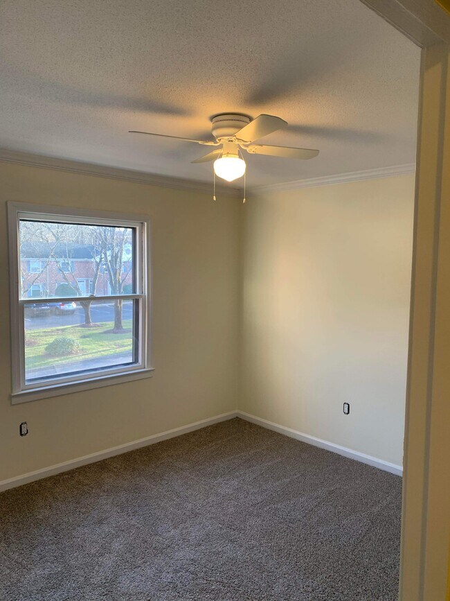 Building Photo - 82 Yorktown Dr