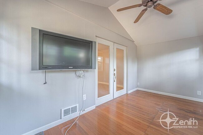 Building Photo - 1701 SE 123rd Ave