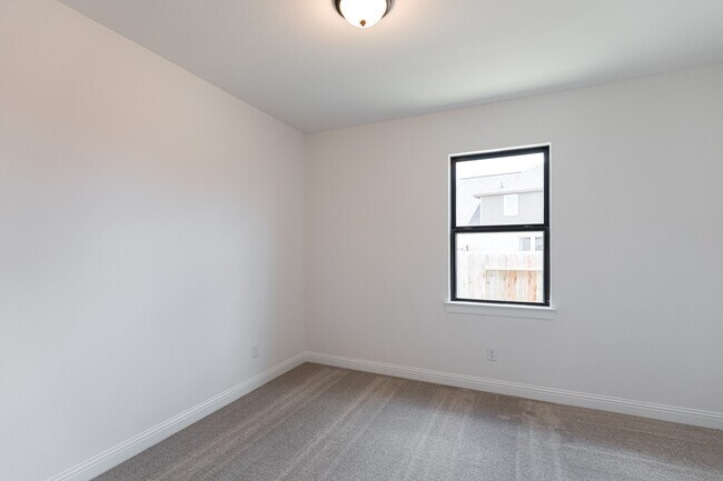 Building Photo - 16231 Sheridan River Trl