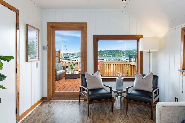 Building Photo - Waterfront 9508