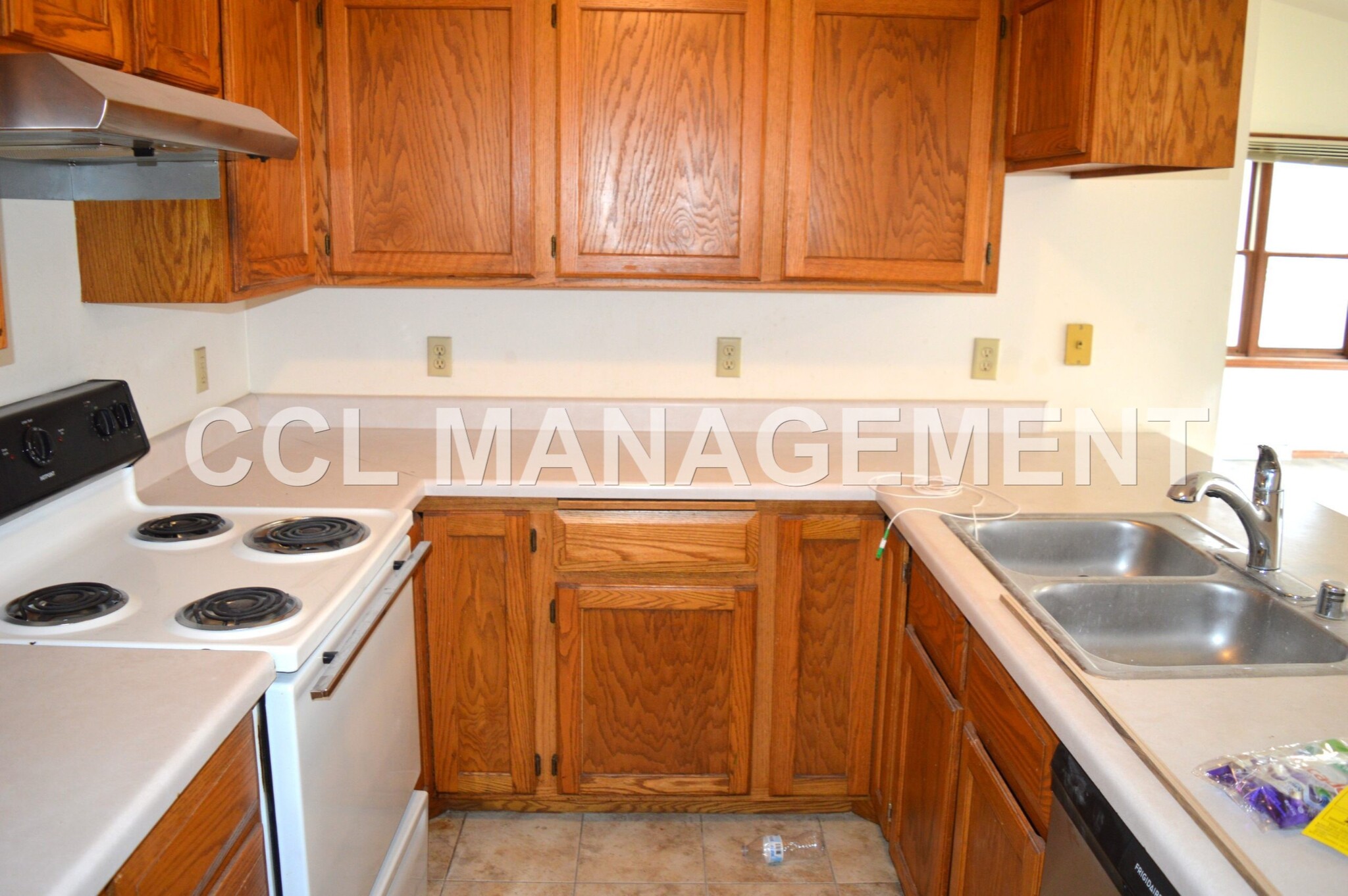 Building Photo - 2289 S Thompson Dr