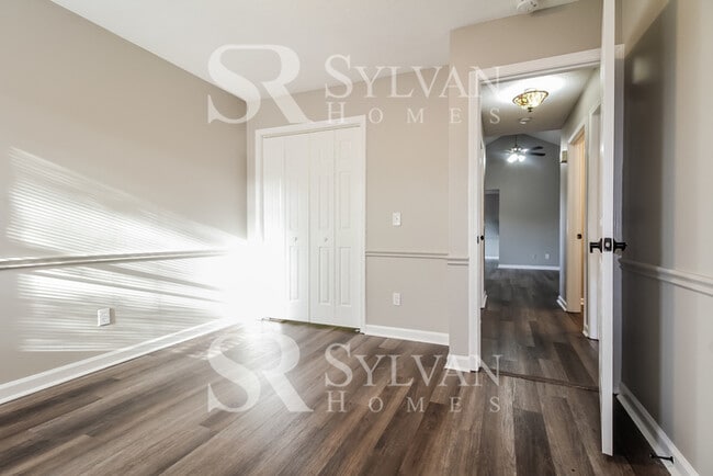 Building Photo - This lovely home is ready for your personal touch!