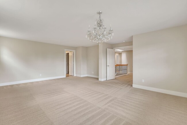 Building Photo - Must see in beautiful Redmond neighborhood