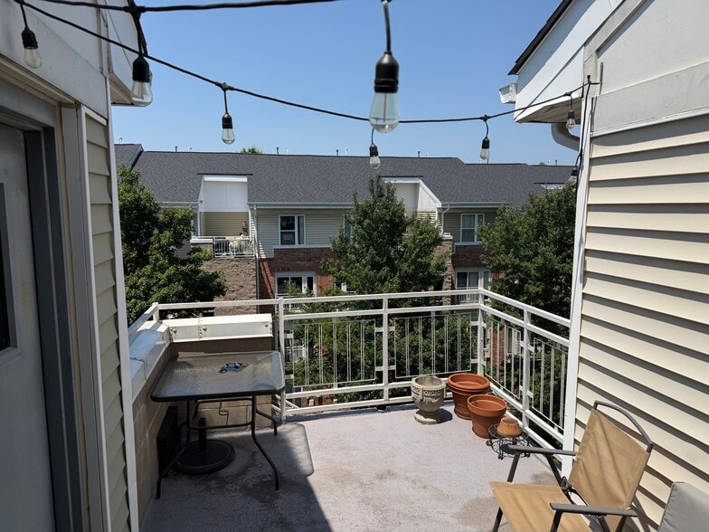 Building Photo - 635 Raphael Pl