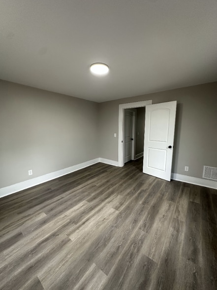 Building Photo - 224-226 W Brown Ave