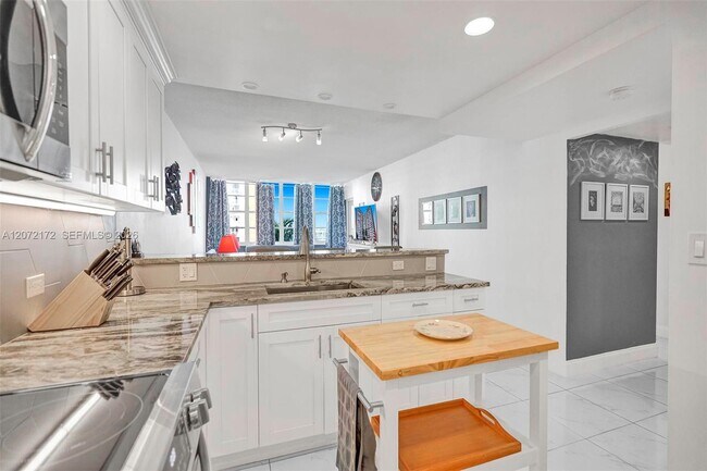 Building Photo - 1351 NE Miami Gardens Dr