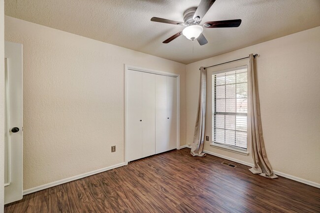 Building Photo - Updated 3-Bedroom Home in SE Edmond with S...