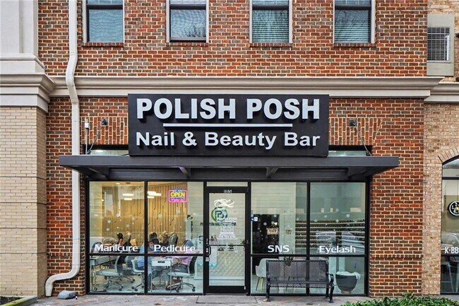 Building Photo - 3813 Paces Ferry W