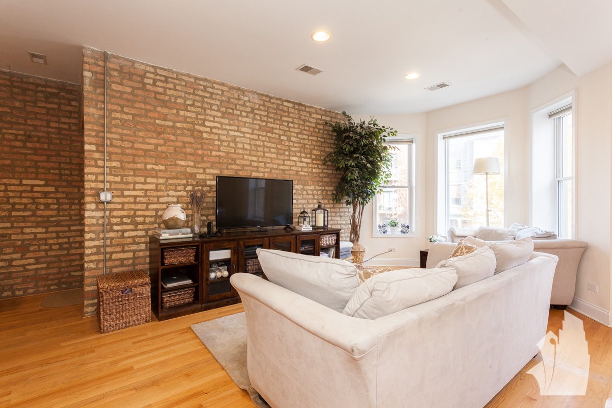 Building Photo - 3750 N Wilton Ave