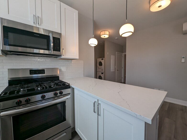 Building Photo - 3902 N Janssen Ave