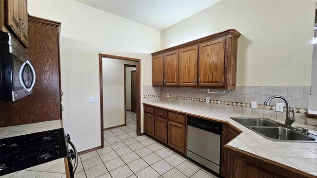 Building Photo - 417 E Plantation Terrace