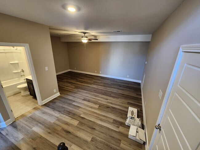 Building Photo - Welcome To Clarksville!