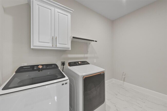 Building Photo - 4907 Olive Province Ln