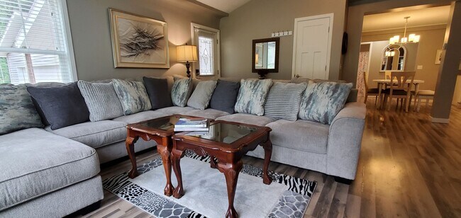 Building Photo - Furnished 3 Beds/2 Baths Old Mission Penin...