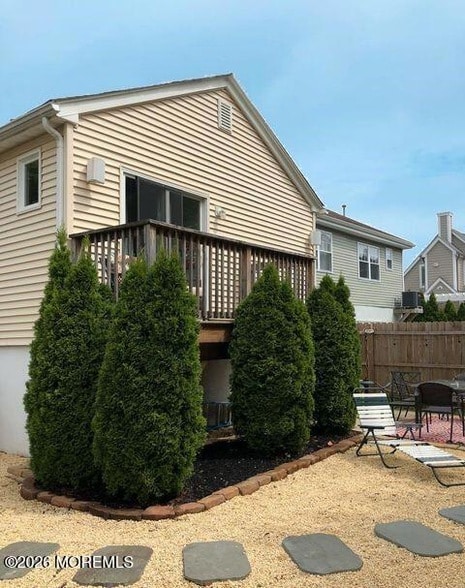 Building Photo - 18 Meadowbrook Ave