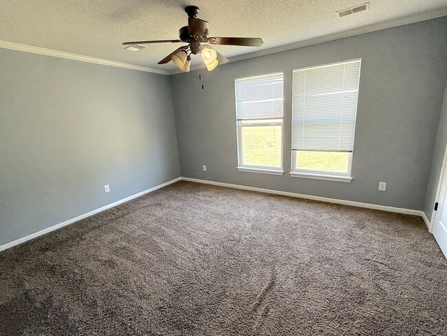 Building Photo - Great 3 Bedroom Townhome For Rent!