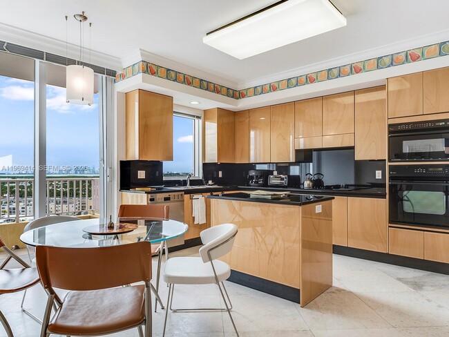 Building Photo - 781 Crandon Blvd