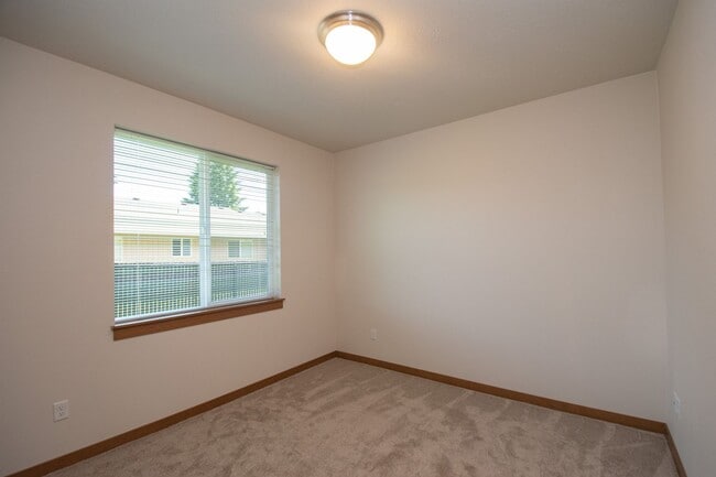 Building Photo - Wonderful 2BD Duplex in Great Washougal Lo...