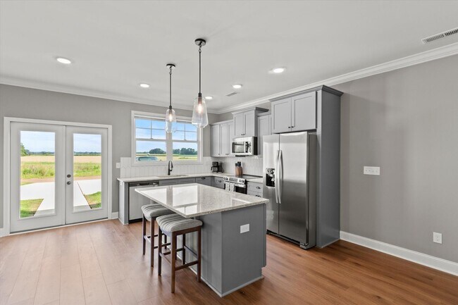 Building Photo - Fully Furnished and Move-In Ready! Flexible Lease Options Available!