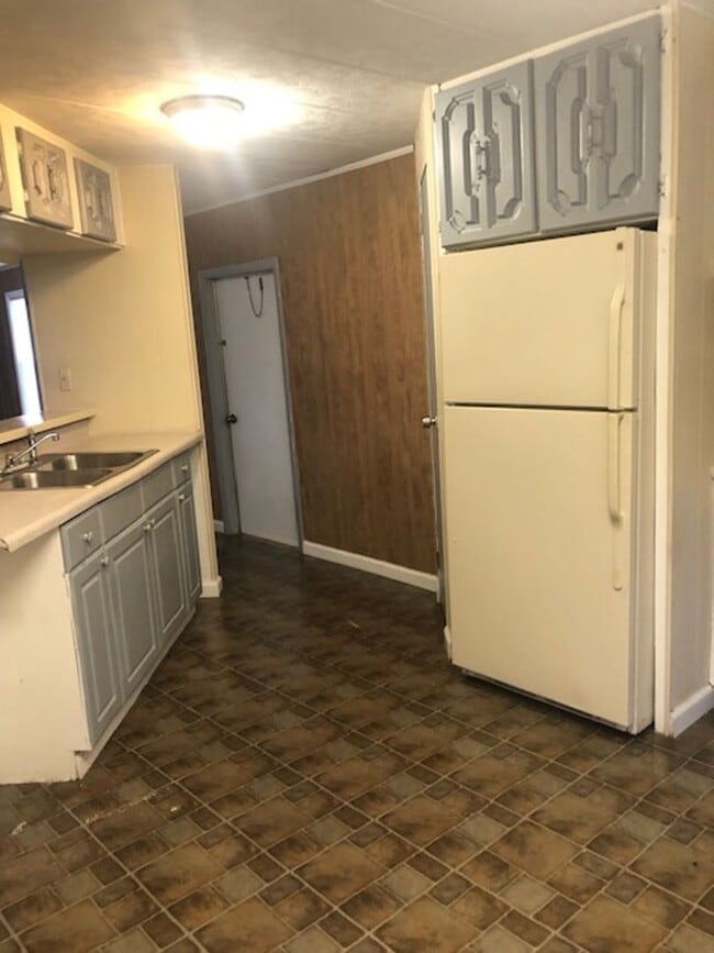 Building Photo - 3 Bedroom 1 Bath Mobile Home