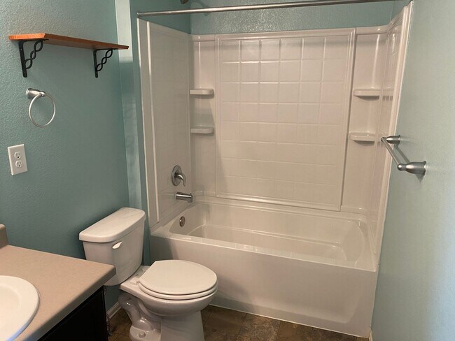 Building Photo - Charming, 3 story, 4 bed/3 bath on Corner Lot!