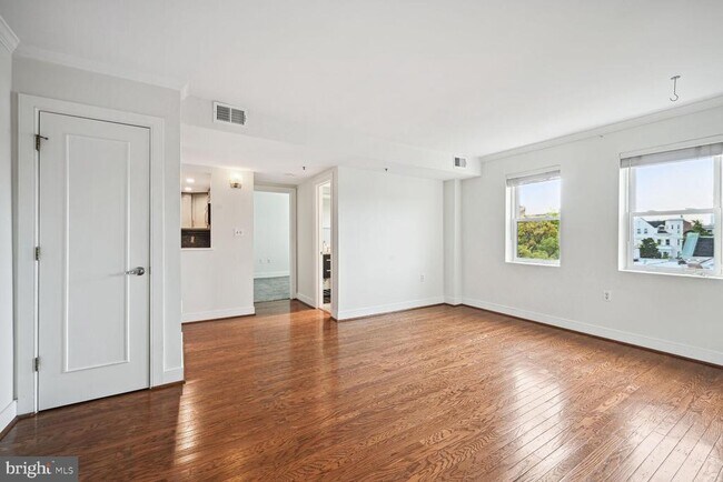 Building Photo - 1727 R St NW
