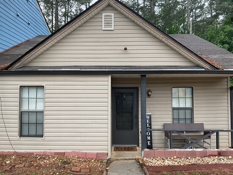 Building Photo - 8263 Canyon Forge Dr