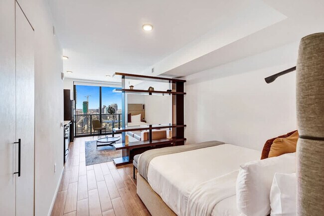 Building Photo - 398 NE 5th St