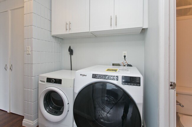 Building Photo - Haiku Hale - 3 bedroom, 2 bathroom, 1 park...