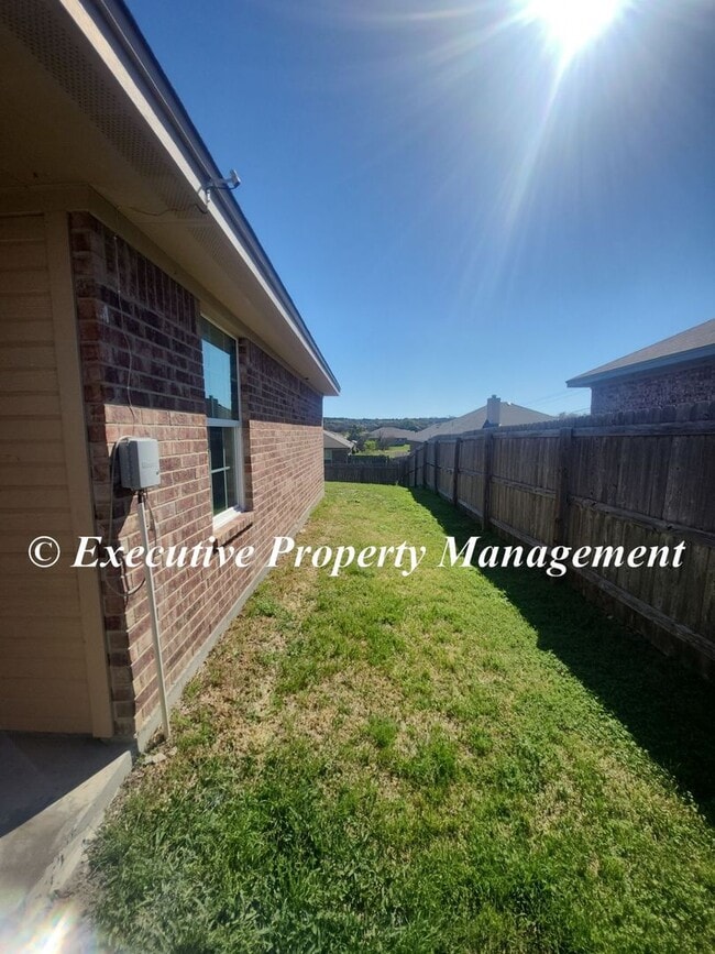 Building Photo - 2921 Starlight Dr