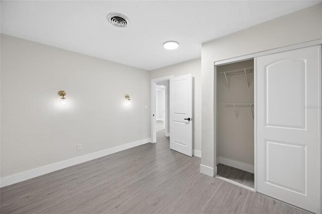 Building Photo - 6036 Dogwood Dr
