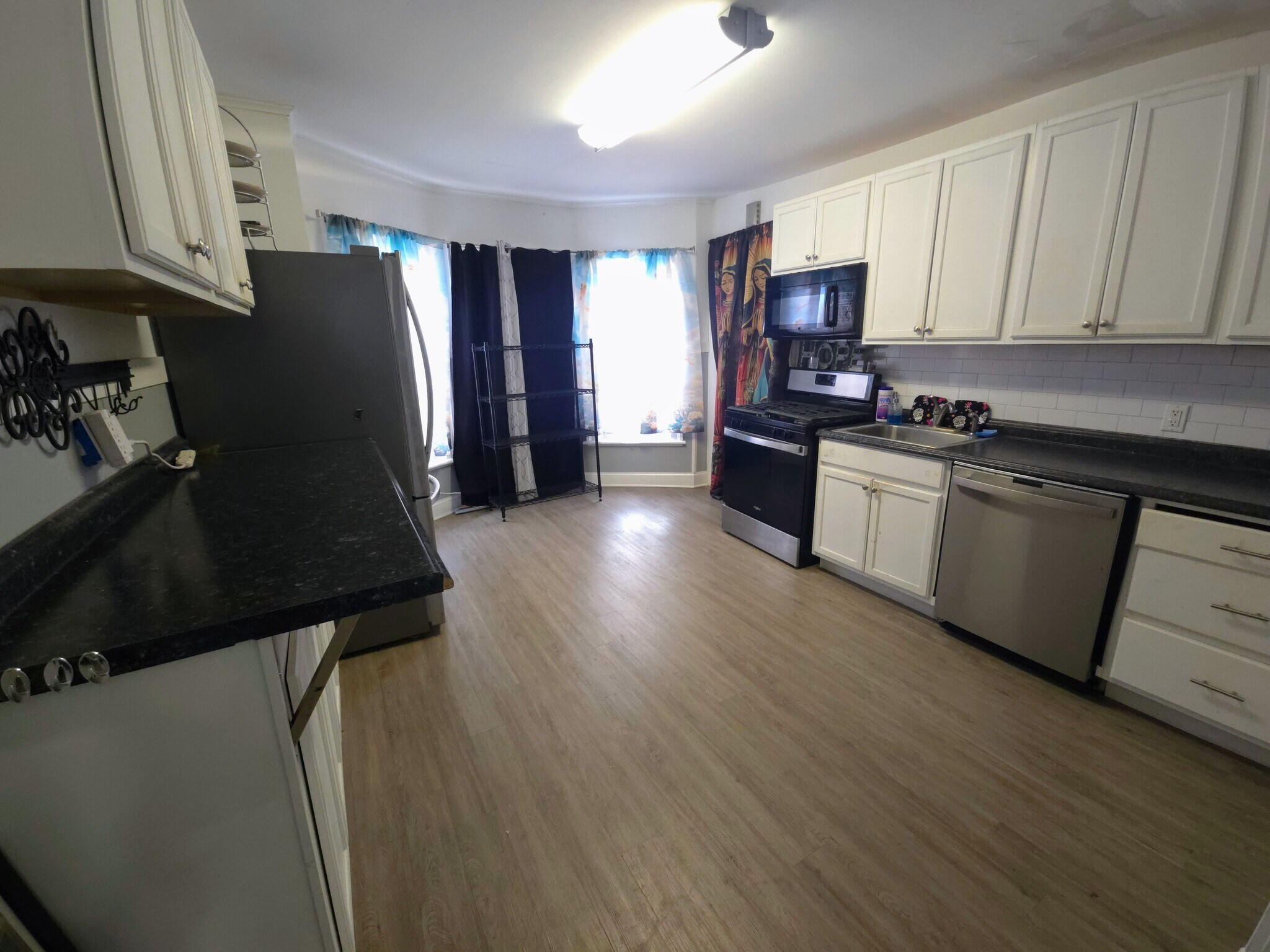 Building Photo - 19 Rossmore Pl