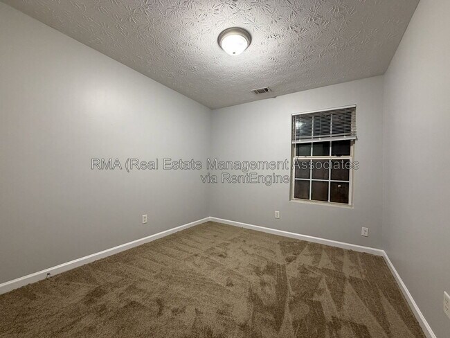 Building Photo - 1724 Carrington Dr
