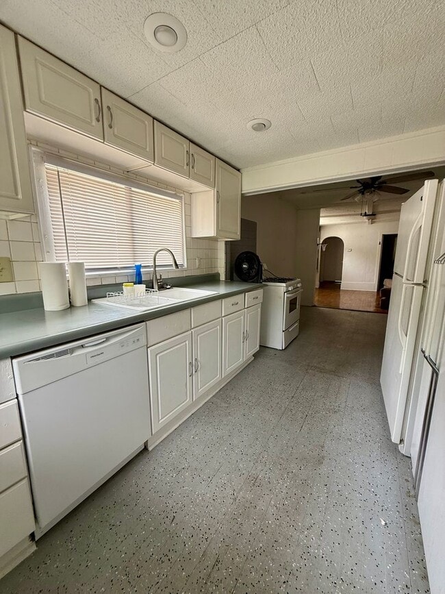Building Photo - Single Family Home