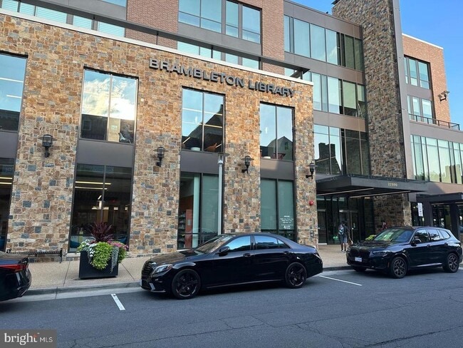 Building Photo - 42100 Picasso Sq