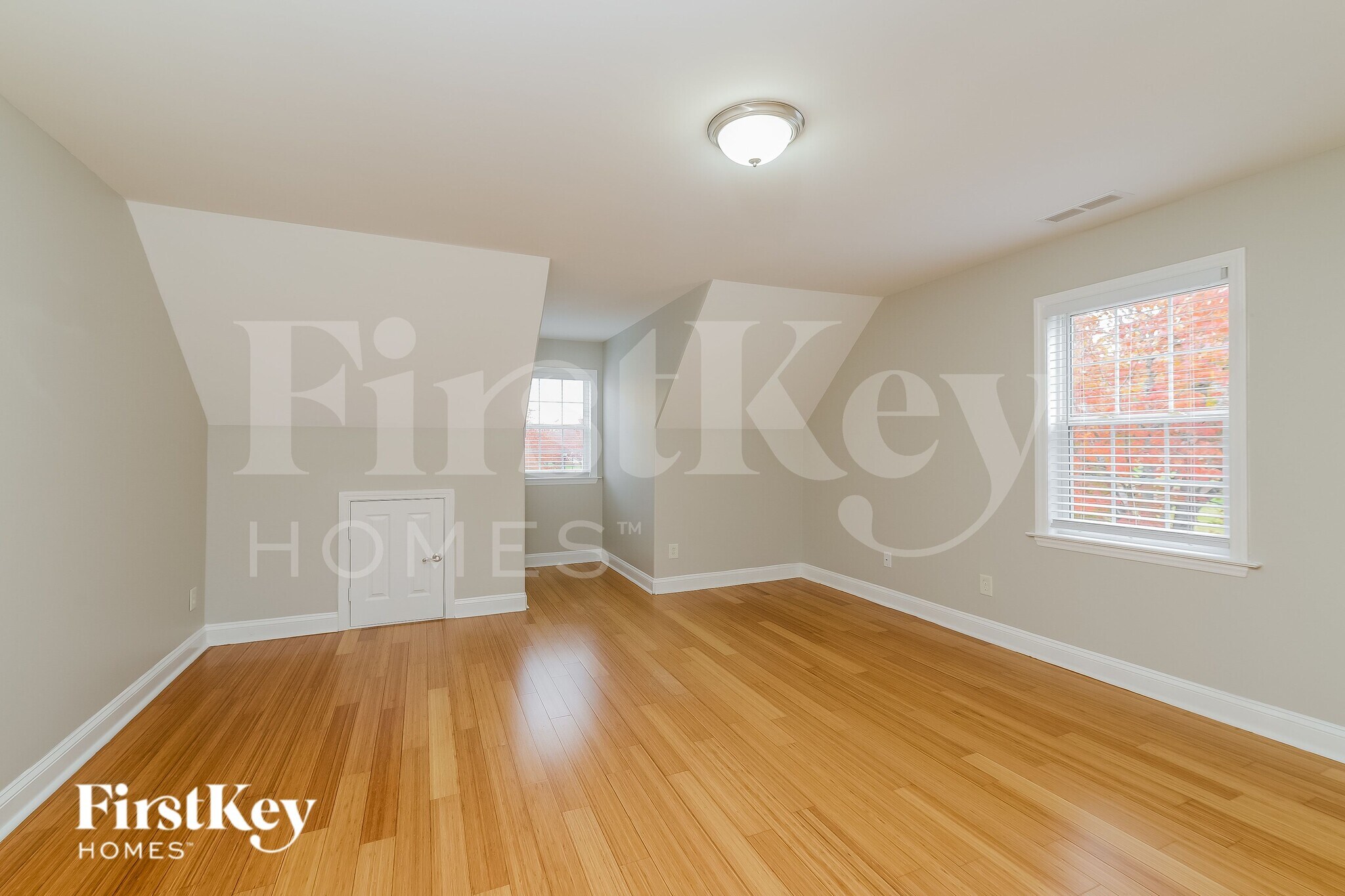 Building Photo - 5819 Willowdale Dr