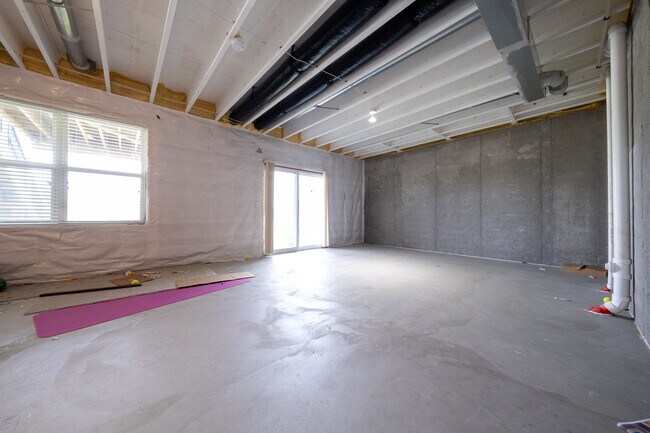 Building Photo - 5595 Queensland Ln N