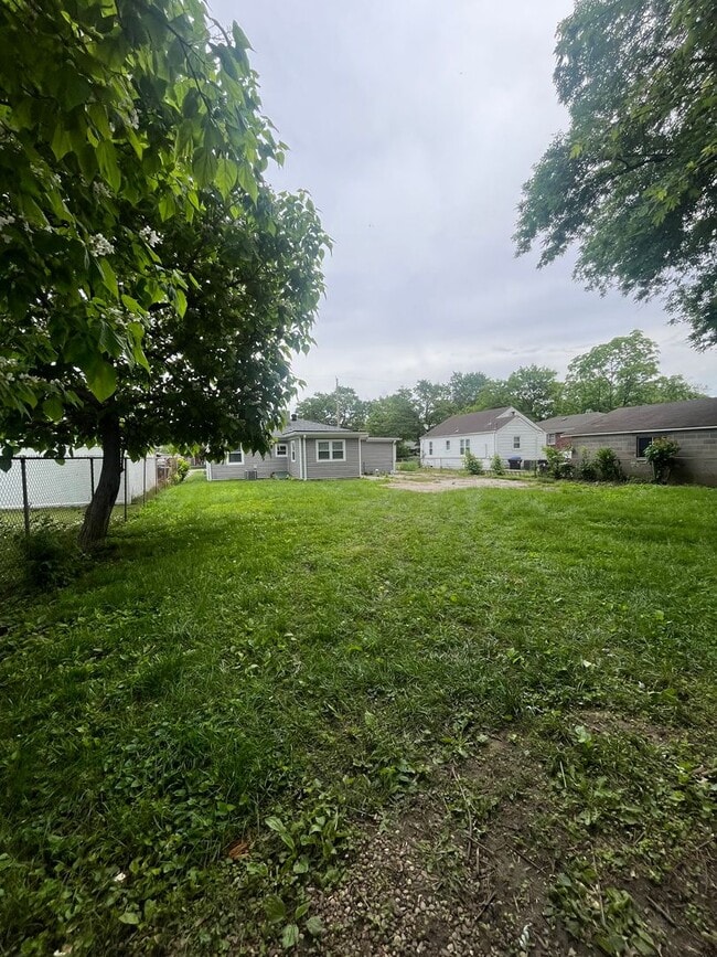 Building Photo - Gorgeous Fully Renovated 3/1!