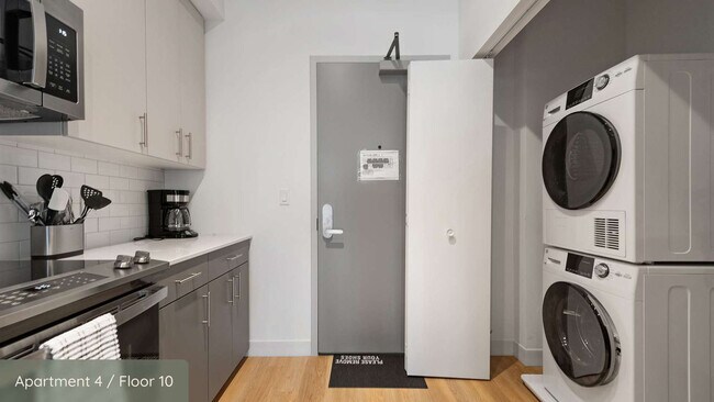 Building Photo - 853 W Blackhawk St