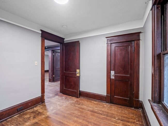 Building Photo - 524 Riverland Rd SE