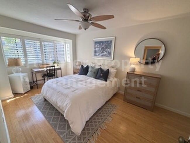 Building Photo - **Beautiful, Fully-Furnished 2 bed / 2.5 b...