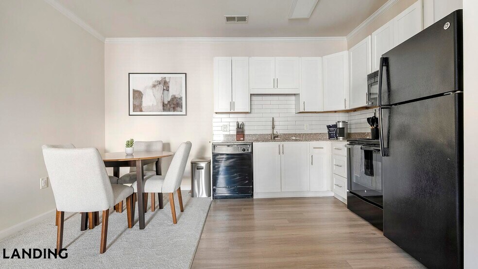 Building Photo - 9015 Kings Grant Dr