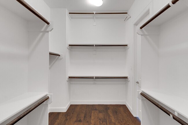 Building Photo - 1030 W 26th St