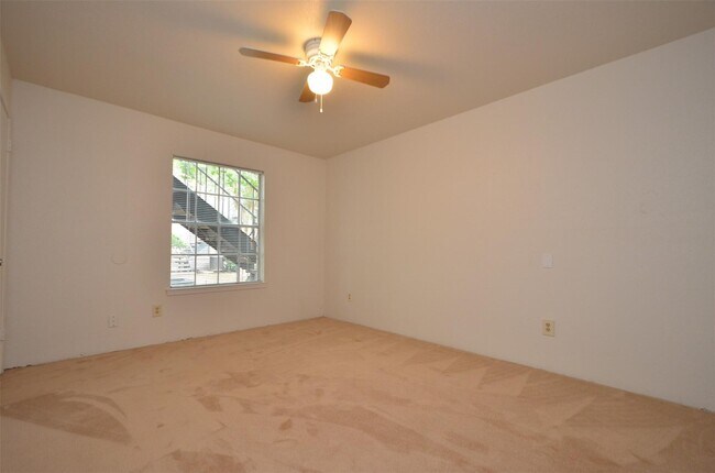Building Photo - 9700 Leawood Blvd