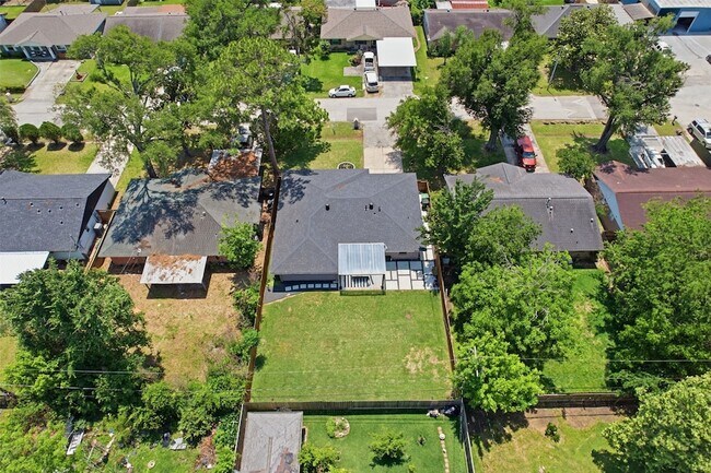 Building Photo - 8526 Cedel Dr