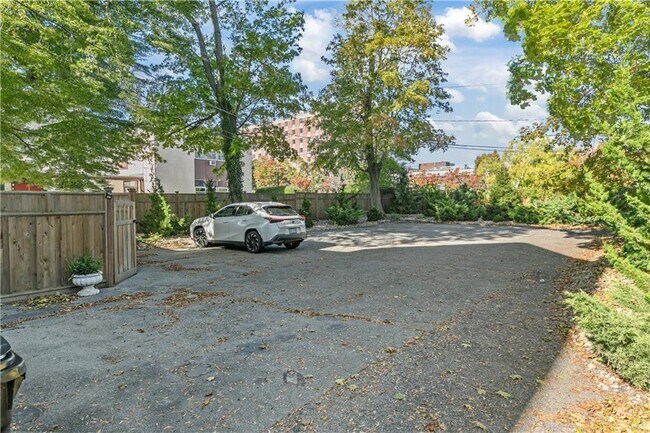 Building Photo - 18 Rhode Island Ave