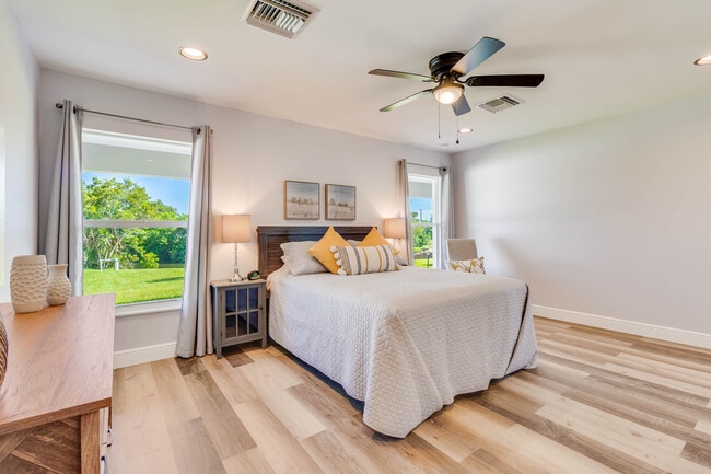 Building Photo - 1621 NE 17th Terrace