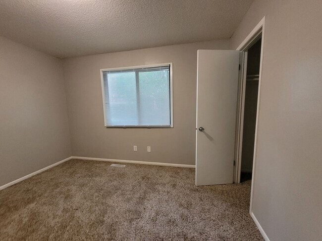 Building Photo - 3 Bedroom with Fenced Yard!