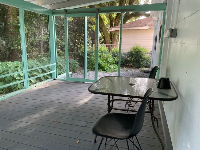 Building Photo - 2/1 Beach Bungalow in Biloxi